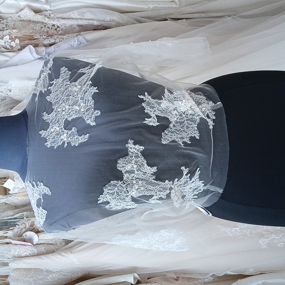 Elegant Poshmark Wedding Dress Topper – Timeless Style for Your Big Day